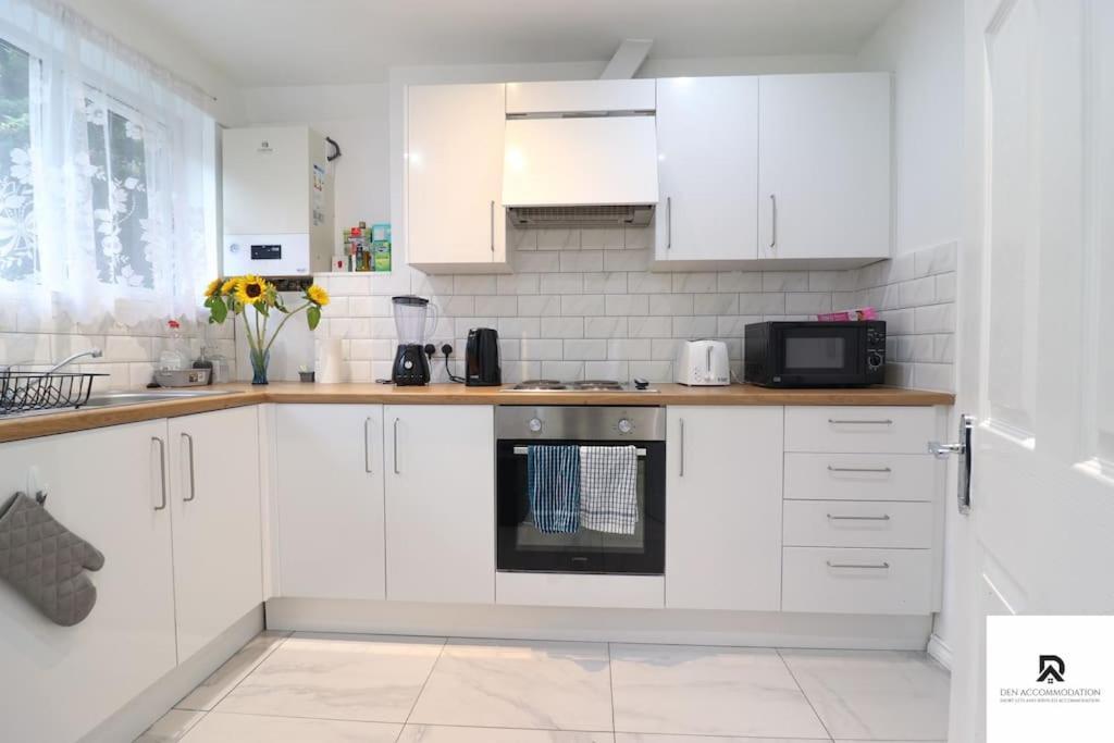 Den Accommodation & Short Lets Greenwich London - 3 Bed House Exterior foto